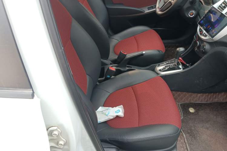 Used Hyundai Verna Ray 2014 1.4L Automatic GLX Right Front Seat