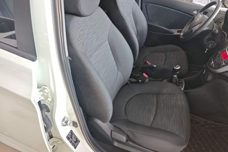 Used Hyundai Verna Ray 2014 1.4L Manual GLX Right Front Seat