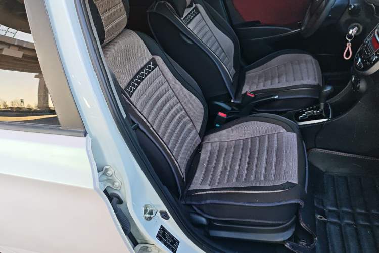 Used Hyundai Verna Ray 2014 1.4L Automatic GLX Right Front Seat