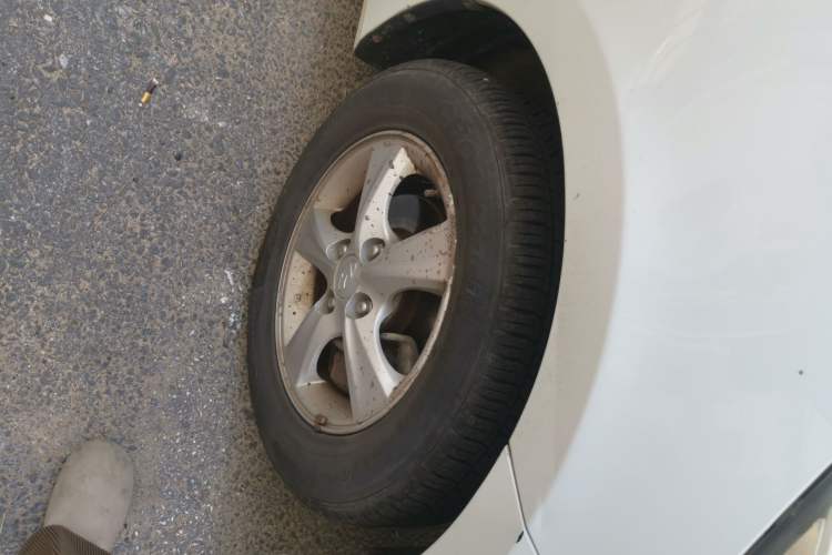 Used Hyundai Verna Ray 2014 1.4L Automatic GLX Right Front Wheel Hub