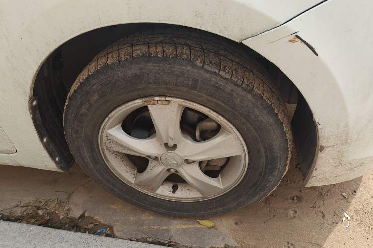 Used Hyundai Verna Ray 2014 1.4L Automatic GLX Right Front Wheel Hub