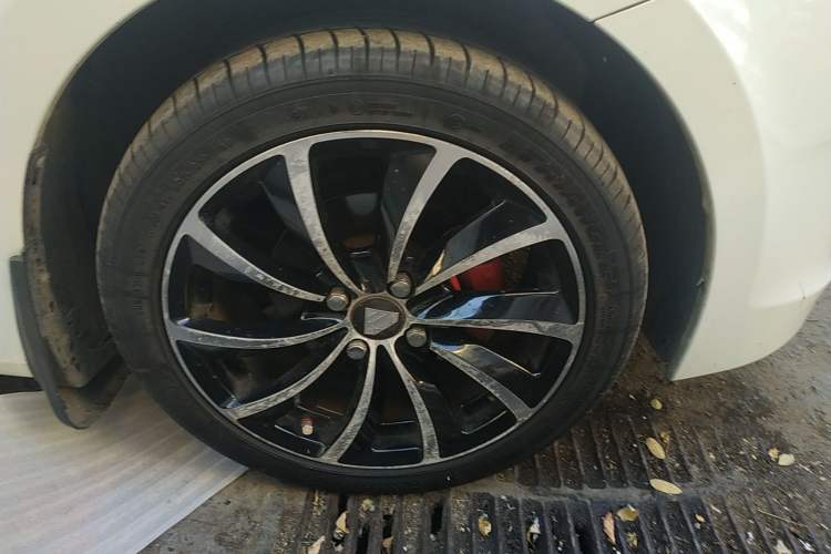 Used Hyundai Verna Ray 2014 1.4L Manual GLX Right Front Wheel Hub