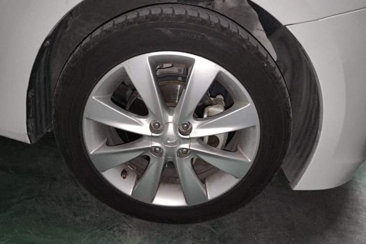 Used Hyundai Verna Ray 2014 1.6L Automatic TOP Right Front Wheel Hub