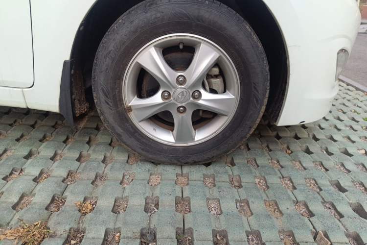 Used Hyundai Verna Ray 2014 1.4L Manual GLX Right Front Wheel Hub