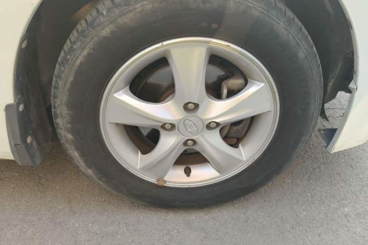 Used Hyundai Verna Ray 2014 1.4L Automatic GLX Right Front Wheel Hub