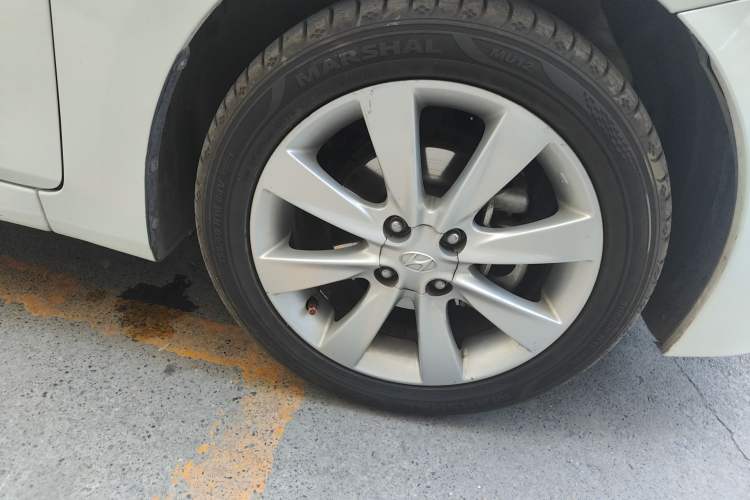 Used Hyundai Verna Ray 2014 1.6L Automatic TOP Right Front Wheel Hub