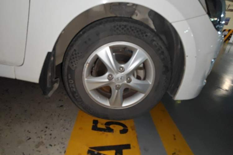 Used Hyundai Verna Ray 2014 1.4L Manual GLX Right Front Wheel Hub