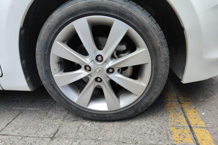 Used Hyundai Verna Ray 2014 1.6L Automatic TOP Right Front Wheel Hub