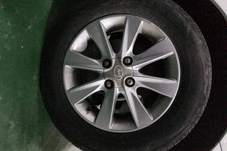 Used Hyundai Verna Ray 2014 1.4L Automatic GLX Right Front Wheel Hub