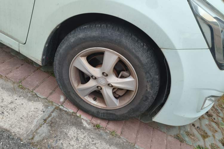 Used Hyundai Verna Ray 2014 1.4L Automatic GLX Right Front Wheel Hub