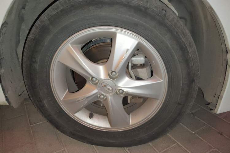 Used Hyundai Verna Ray 2014 1.4L Automatic GLX Right Front Wheel Hub
