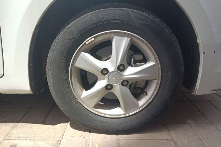 Used Hyundai Verna Ray 2014 1.4L Automatic GLX Right Front Wheel Hub