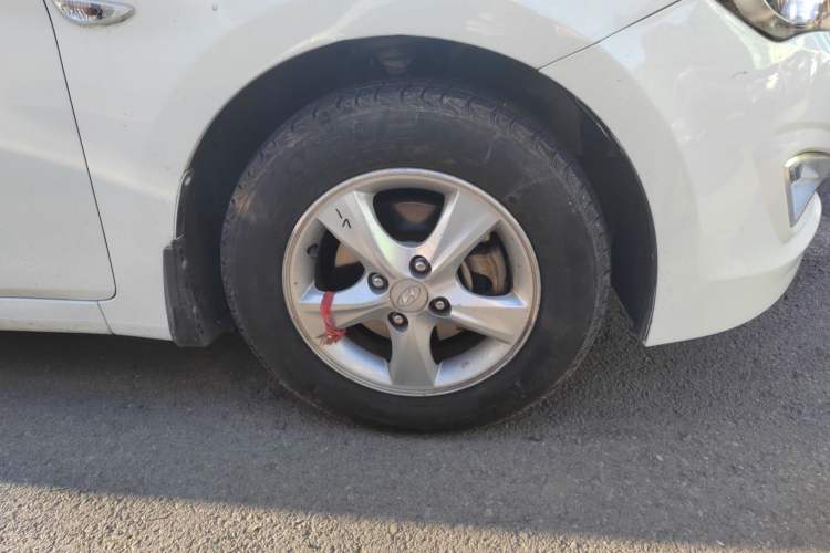 Used Hyundai Verna Ray 2014 1.4L Automatic GLX Right Front Wheel Hub