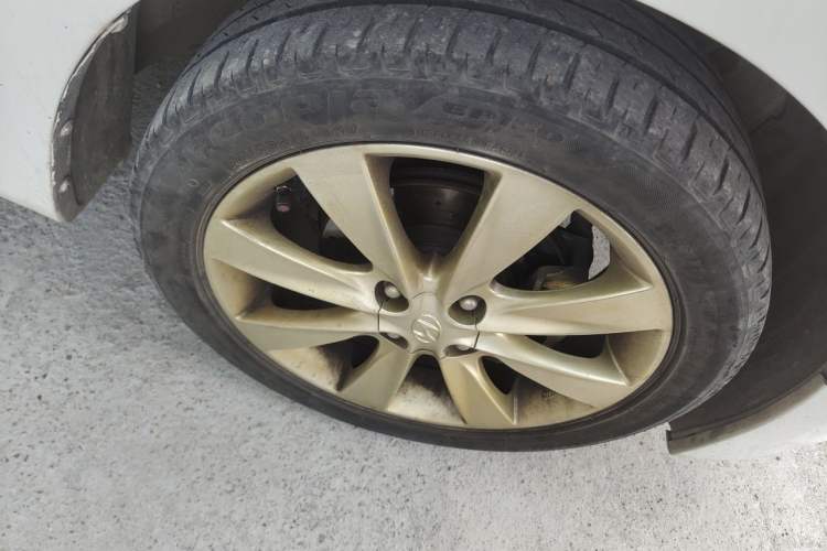 Used Hyundai Verna Ray 2014 1.6L Automatic TOP Right Front Wheel Hub