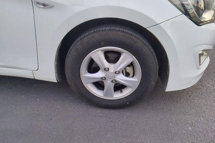 Used Hyundai Verna Ray 2014 1.4L Manual GLX Right Front Wheel Hub
