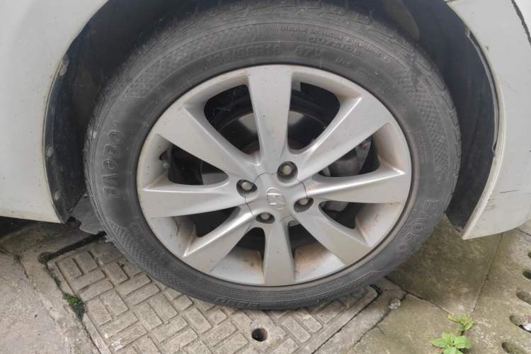Used Hyundai Verna Ray 2014 1.6L Automatic TOP Right Front Wheel Hub