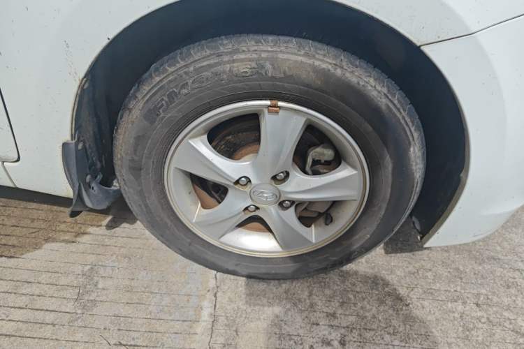 Used Hyundai Verna Ray 2014 1.4L Automatic GLX Right Front Wheel Hub