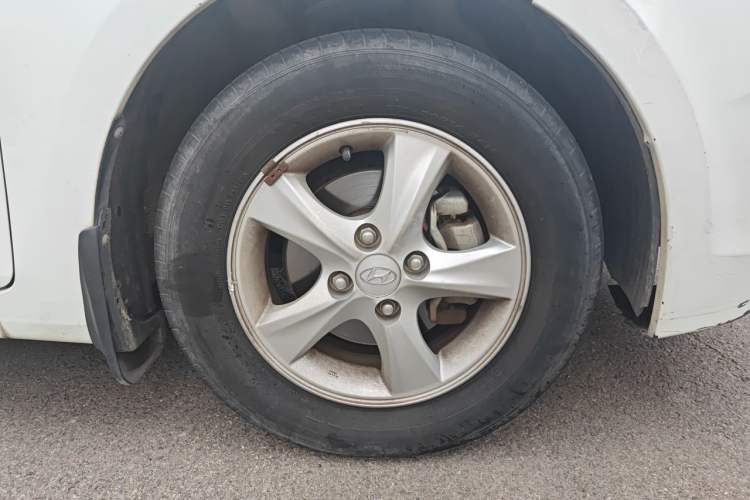Used Hyundai Verna Ray 2014 1.4L Manual GLX Right Front Wheel Hub