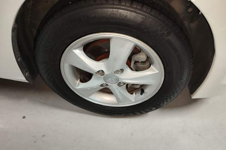 Used Hyundai Verna Ray 2014 1.4L Automatic GLX Right Front Wheel Hub
