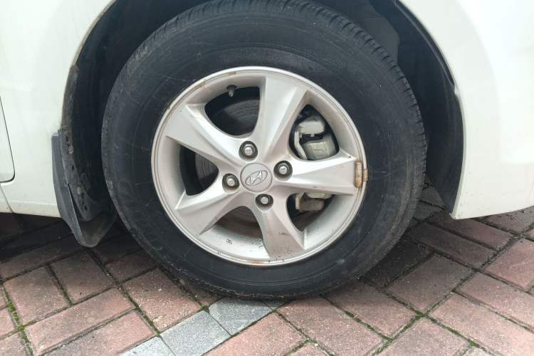 Used Hyundai Verna Ray 2014 1.4L Automatic GLX Right Front Wheel Hub