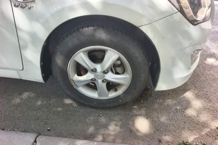 Used Hyundai Verna Ray 2014 1.4L Manual GLX Right Front Wheel Hub
