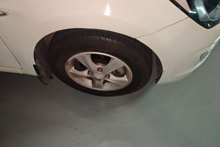 Used Hyundai Verna Ray 2014 1.4L Automatic GLX Right Front Wheel Hub