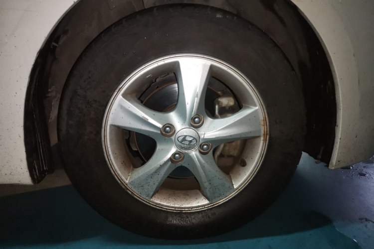 Used Hyundai Verna Ray 2014 1.4L Automatic GLX Right Front Wheel Hub