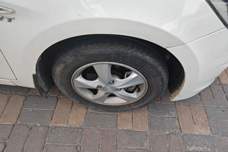 Used Hyundai Verna Ray 2014 1.4L Automatic GLX Right Front Wheel Hub
