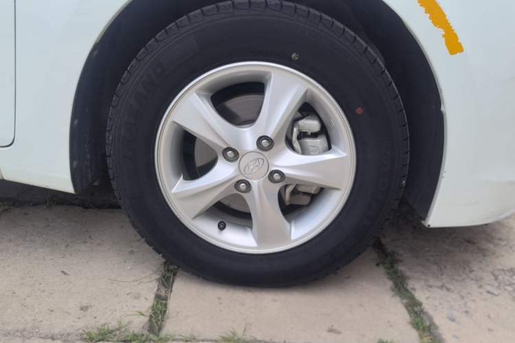 Used Hyundai Verna Ray 2014 1.4L Manual GLX Right Front Wheel Hub