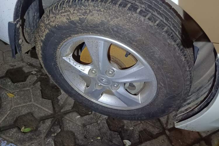 Used Hyundai Verna Ray 2014 1.4L Automatic GLX Right Front Wheel Hub