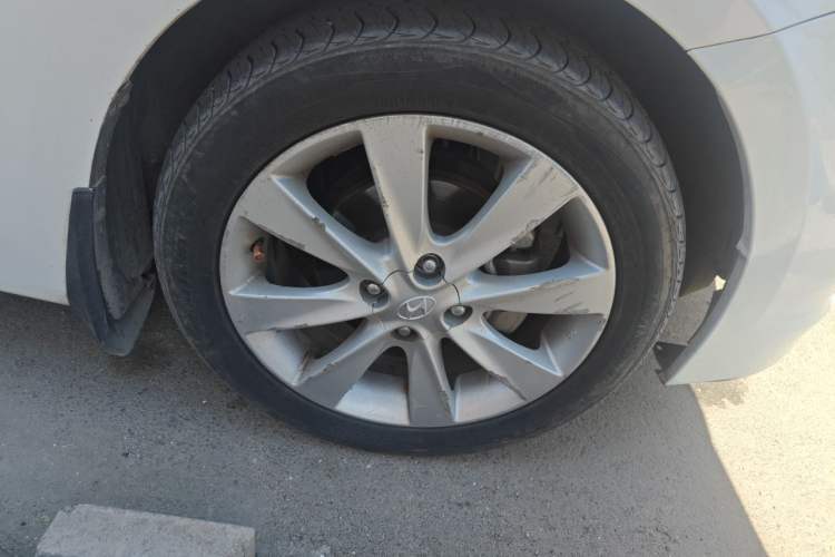 Used Hyundai Verna Ray 2014 1.6L Automatic TOP Right Front Wheel Hub