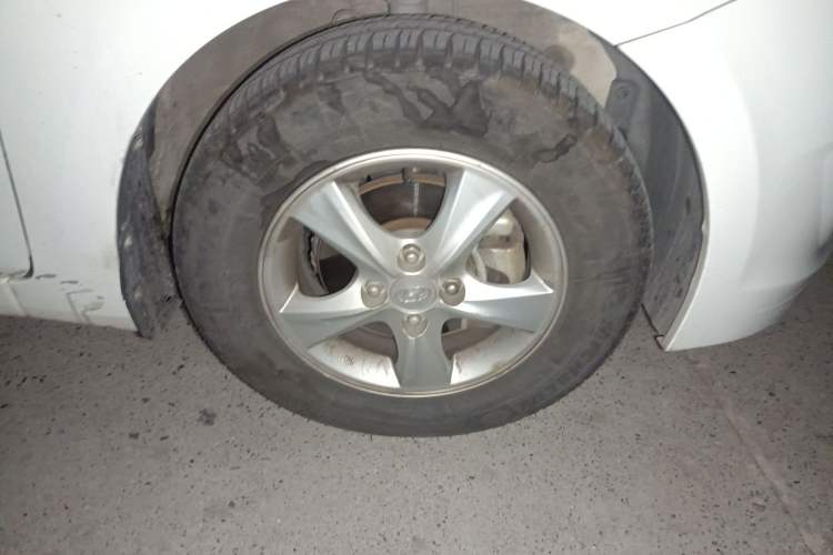 Used Hyundai Verna Ray 2014 1.4L Manual GLX Right Front Wheel Hub