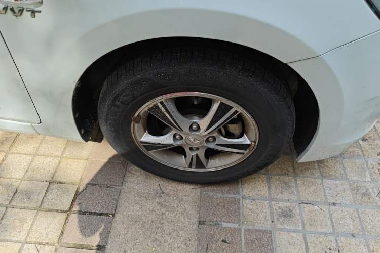Used Hyundai Verna Ray 2014 1.4L Manual GLX Right Front Wheel Hub