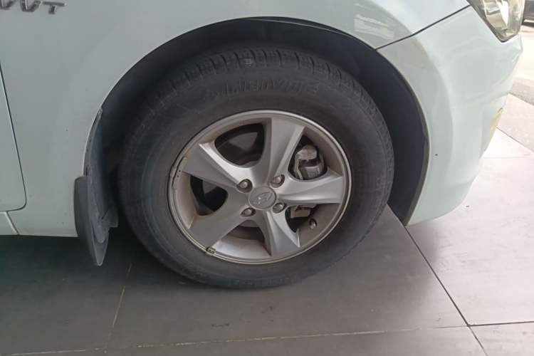 Used Hyundai Verna Ray 2014 1.4L Automatic GLX Right Front Wheel Hub