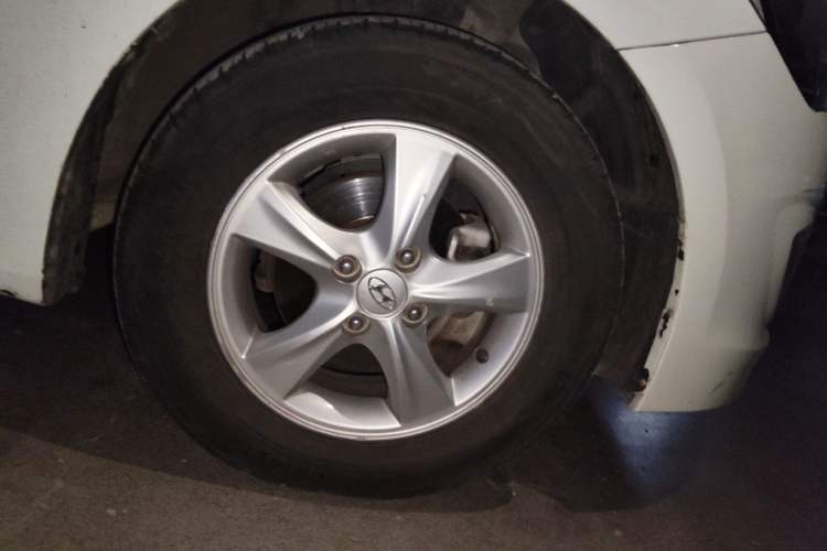 Used Hyundai Verna Ray 2014 1.4L Manual GLX Right Front Wheel Hub
