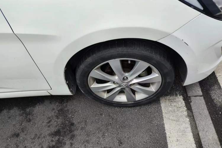 Used Hyundai Verna Ray 2014 1.6L Automatic TOP Right Front Wheel Hub
