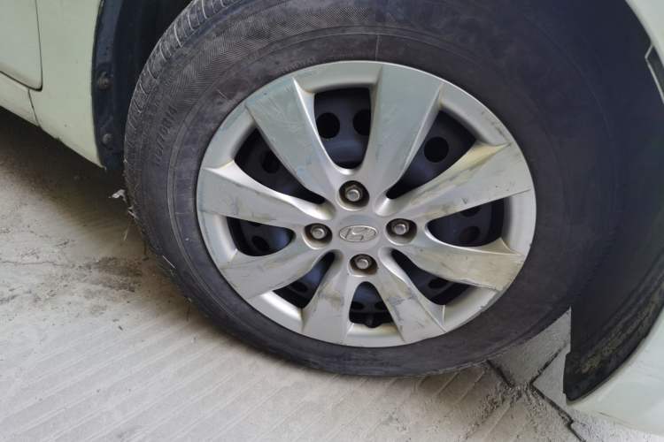 Used Hyundai Verna Ray 2014 1.4L Manual GLX Right Front Wheel Hub