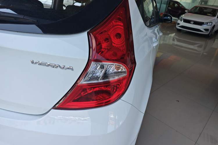 Used Hyundai Verna Ray 2014 1.4L Manual GLX Right Rear Taillight