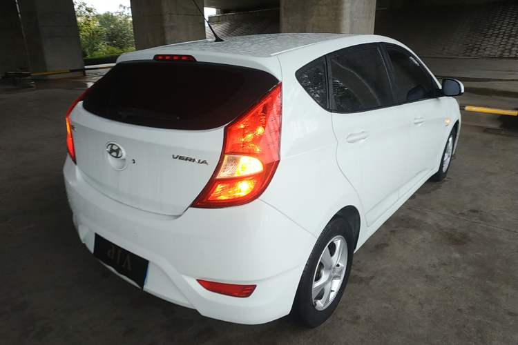 Used Hyundai Verna Ray 2014 1.4L Automatic GLX Right Rear Taillight
