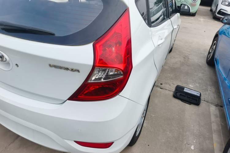 Used Hyundai Verna Ray 2014 1.4L Automatic GLX Right Rear Taillight