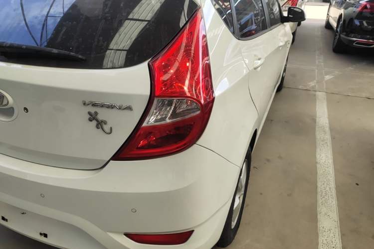 Used Hyundai Verna Ray 2014 1.4L Automatic GLX Right Rear Taillight