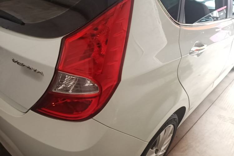 Used Hyundai Verna Ray 2014 1.6L Automatic TOP Right Rear Taillight