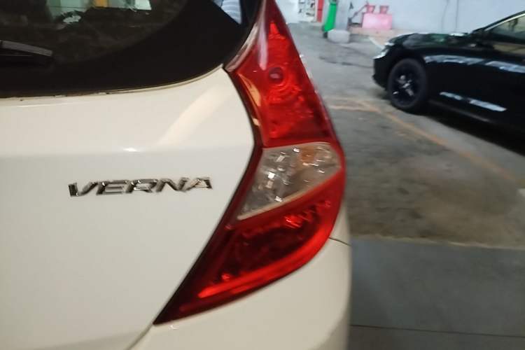 Used Hyundai Verna Ray 2014 1.4L Manual GLX Right Rear Taillight