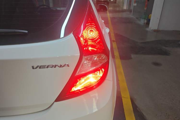 Used Hyundai Verna Ray 2014 1.4L Automatic GLX Right Rear Taillight