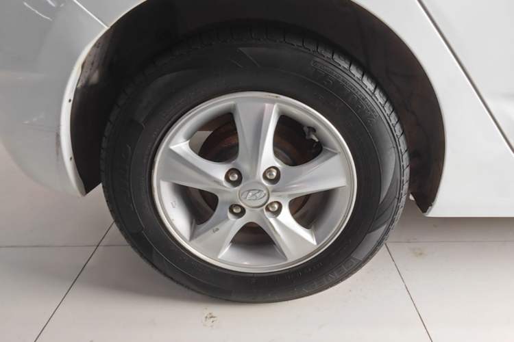 Used Hyundai Verna Ray 2014 1.4L Automatic GLX Right Rear Wheel Hub