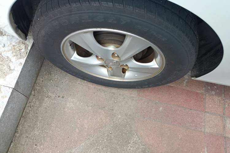 Used Hyundai Verna Ray 2014 1.4L Automatic GLX Right Rear Wheel Hub