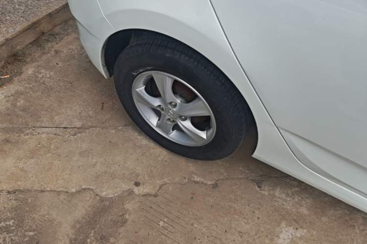 Used Hyundai Verna Ray 2014 1.4L Automatic GLX Right Rear Wheel Hub