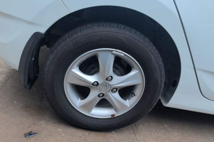Used Hyundai Verna Ray 2014 1.4L Manual GLX Right Rear Wheel Hub