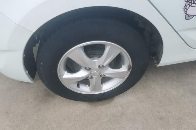 Used Hyundai Verna Ray 2014 1.4L Automatic GLX Right Rear Wheel Hub