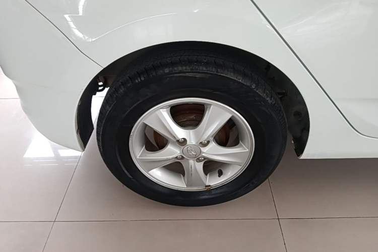Used Hyundai Verna Ray 2014 1.4L Automatic GLX Right Rear Wheel Hub